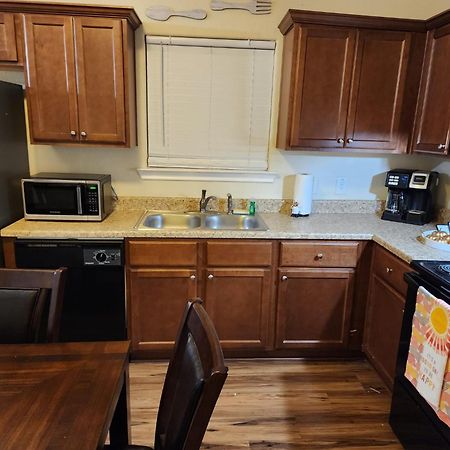 Spacious Villa Close To The Beach, 10 Sleeps غالفيستون، تكساس المظهر الخارجي الصورة