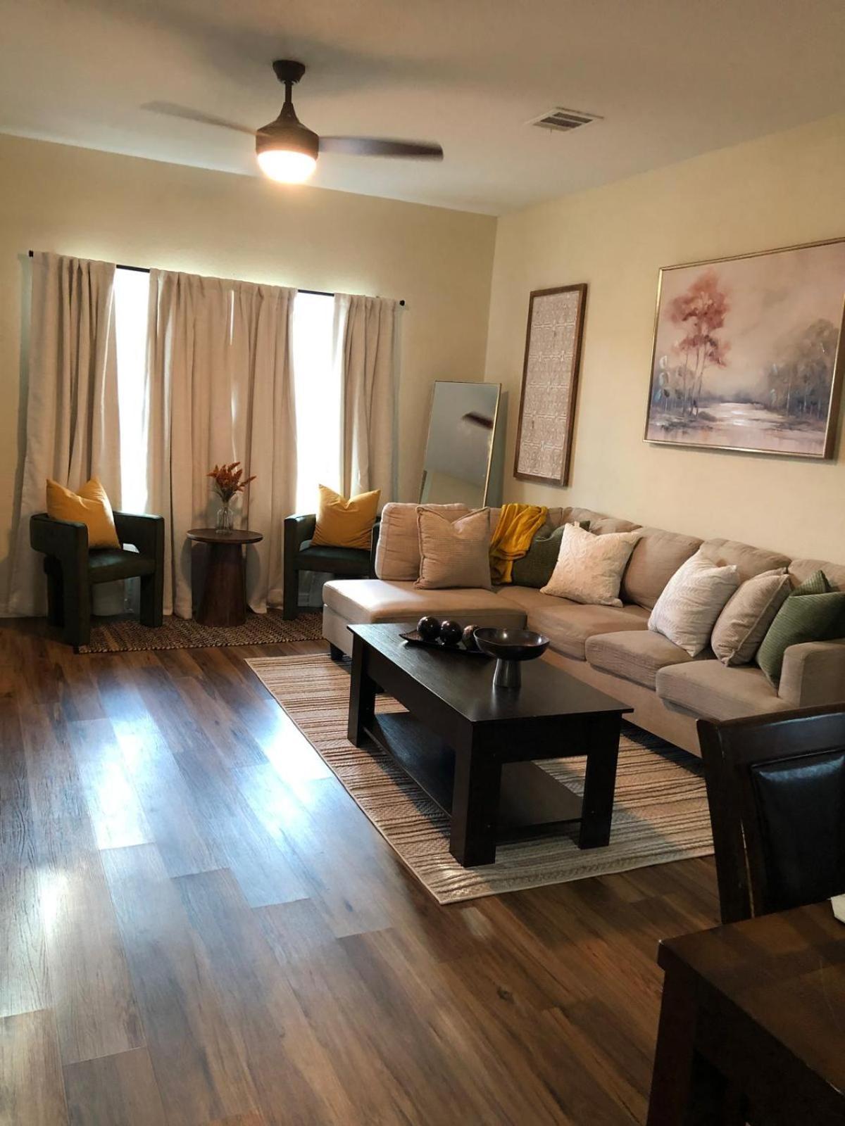 Spacious Villa Close To The Beach, 10 Sleeps غالفيستون، تكساس المظهر الخارجي الصورة